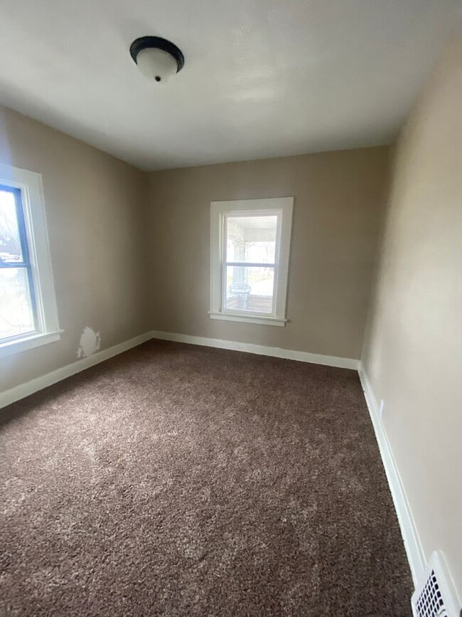 Building Photo - 3316 Plaza Dr