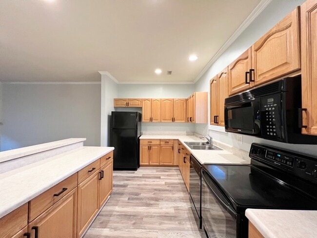 Building Photo - Spacious 2 Bed Condo!