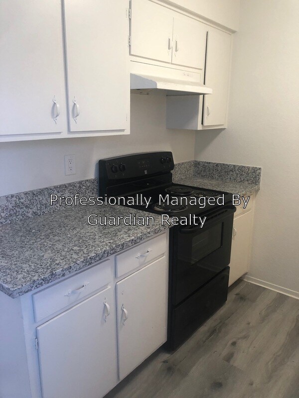 Building Photo - 2576 S Van Patten St