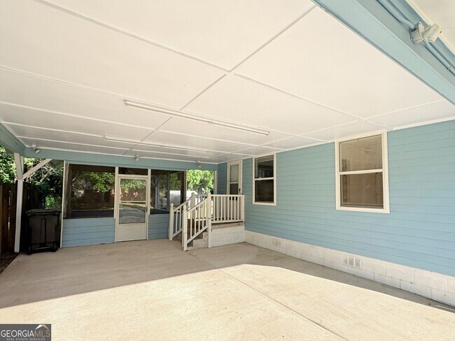 Building Photo - 600 Margaret St