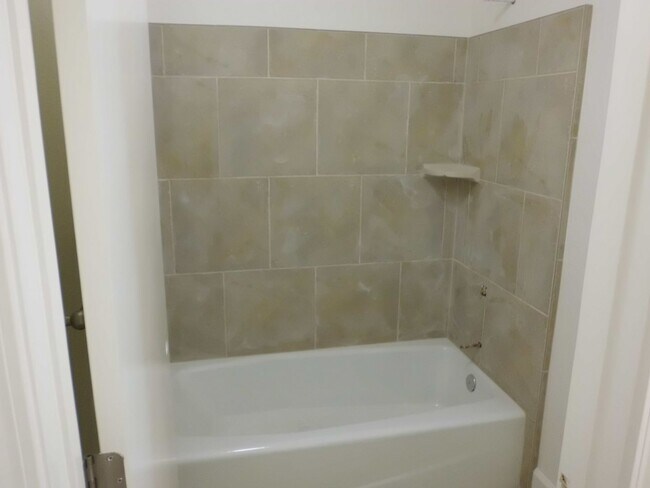 Building Photo - Now leasing beautiful one bedroom home!