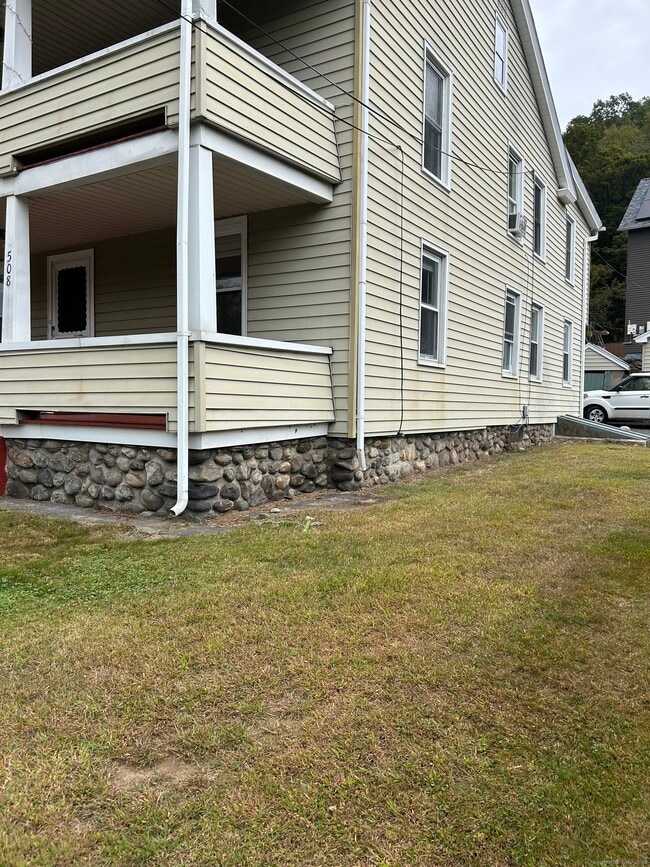 Building Photo - 508 S Main St