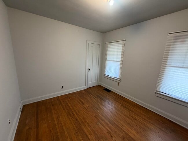 Building Photo - 208 Stroup-