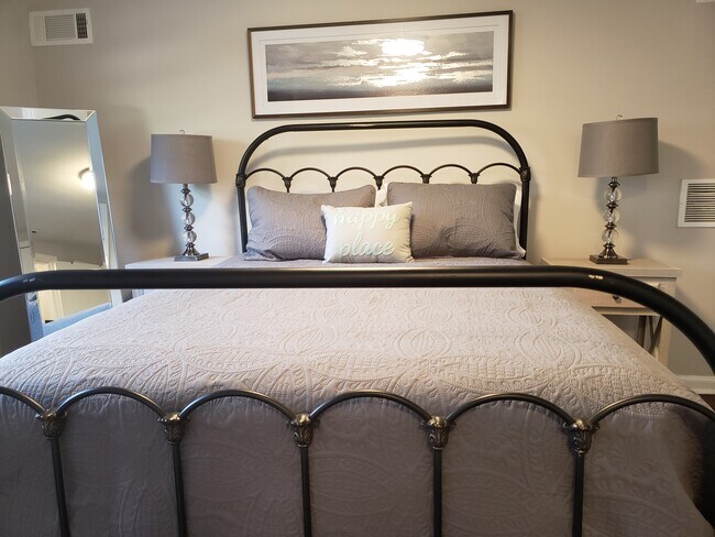 Building Photo - 2345 Macon Dr SW