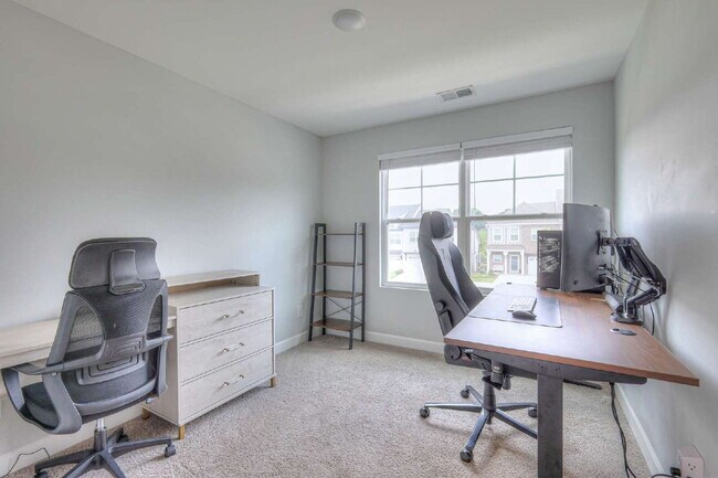 Building Photo - Like-New Modern Townhome Near Dining, Shopping, Trails & Old Hickory Lake