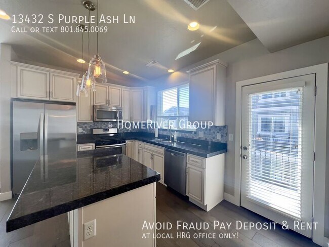 Building Photo - Beautiful Town Home For Rent!!