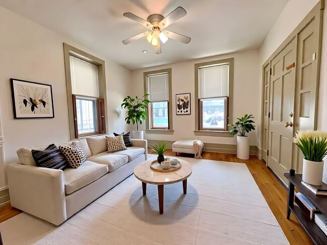 Primary Photo - 216 S Market St