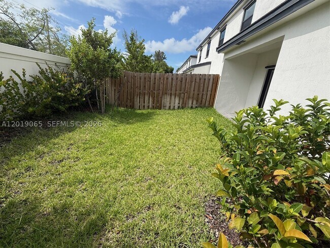 Building Photo - 4957 Oakmont Dr
