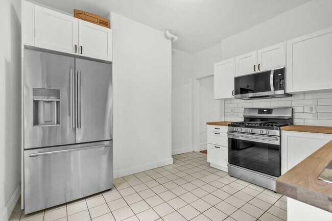 Building Photo - 1200 Beverley Rd