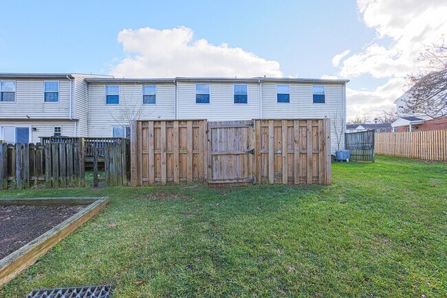 Building Photo - 14 Luffing Ct