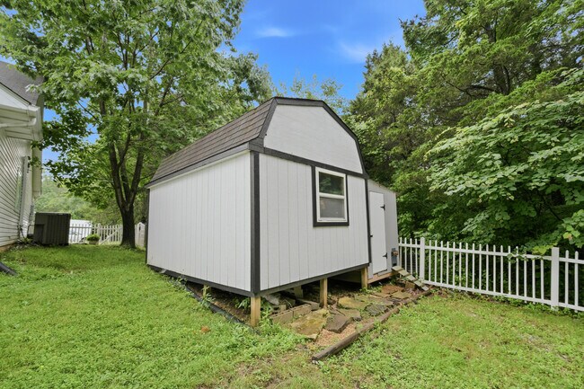 Building Photo - 209 Norwich Dr