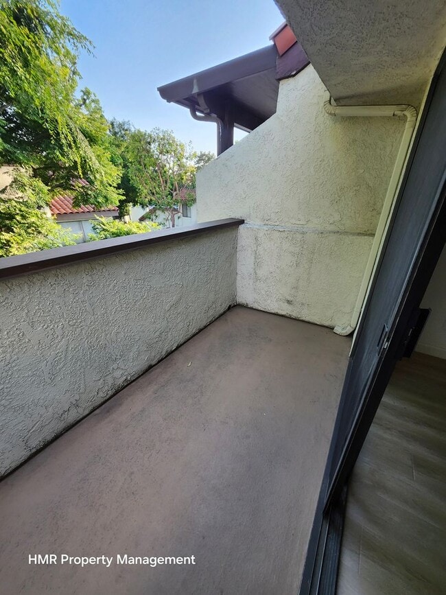Building Photo - Beautiful 3-Bed, 3-Bath Condo in Prime Cla...