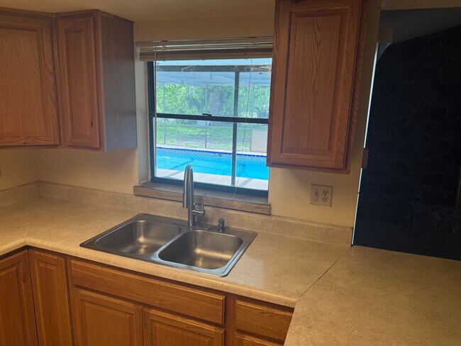 Building Photo - EXCELLENT 3/2/2 POOL HOME – 1,658 SQ FT!