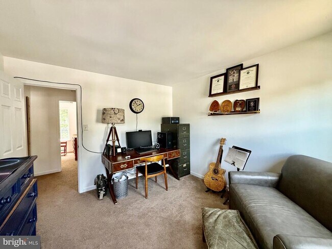 Building Photo - 8 Woodmont Ct