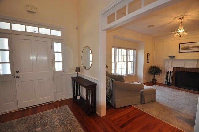 Building Photo - 163 Taconic Rd