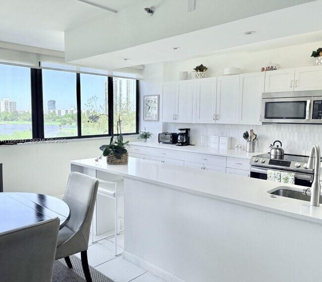 Building Photo - 20185 E Country Club Dr