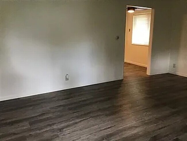 Building Photo - Available immediately! 1,700/mo 2BD/1BA ho...