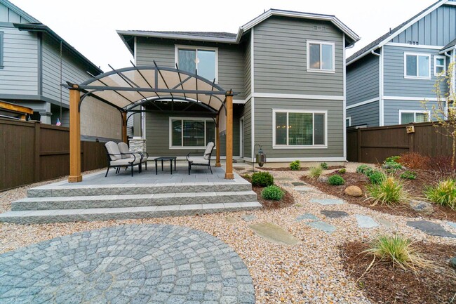 Building Photo - Spectacular home on Bend's Eastside