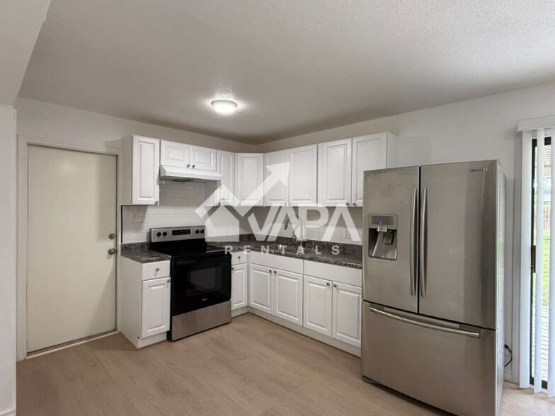 Building Photo - 4351 Sun Vista Ln