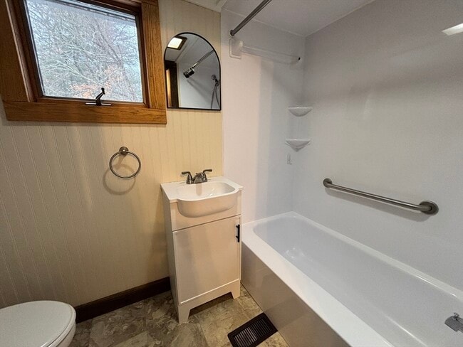 Building Photo - 4 Braemore Rd