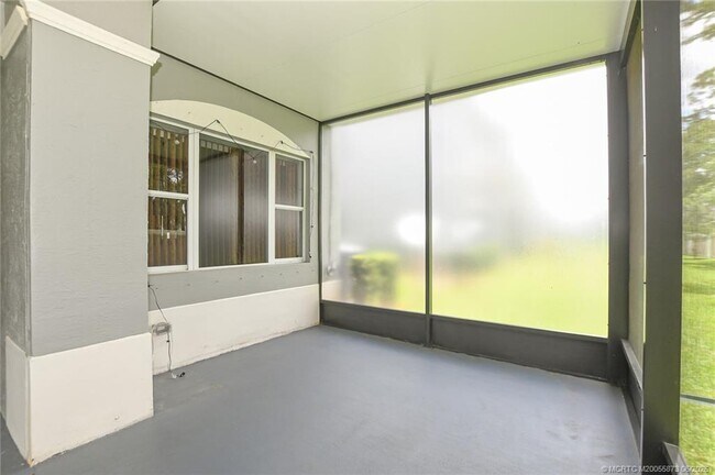 Building Photo - 2206 SW Cape Cod Dr