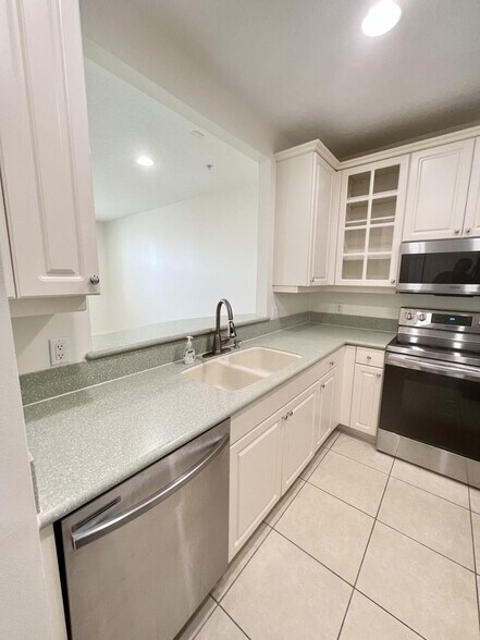 Building Photo - 1284 Piazza Antinori