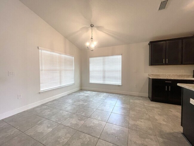 Building Photo - Amazing 3 Bed/2Bath/3 Car Garage Home in Hudson!