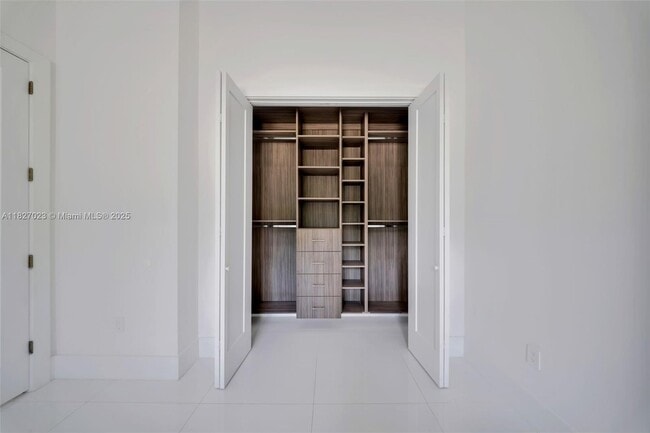 Building Photo - 10203 SW 136th St