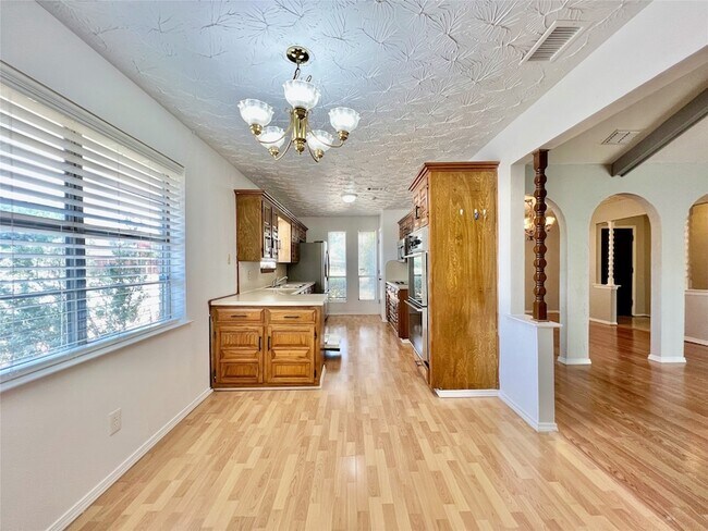 Building Photo - 2732 Parkhaven Dr