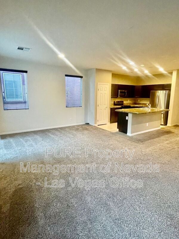 Building Photo - 117 Castle Course Ave