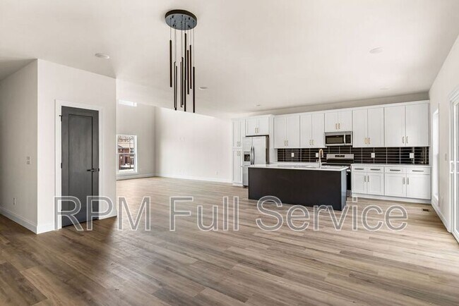 Building Photo - 2134 25th Ave N