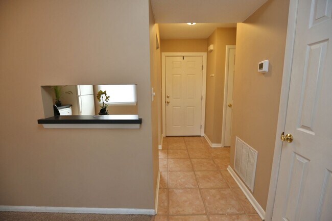 Building Photo - Amazing 2 Bedroom Townhome in Washington Square! Available 03-06-26! All Appliances Convey!