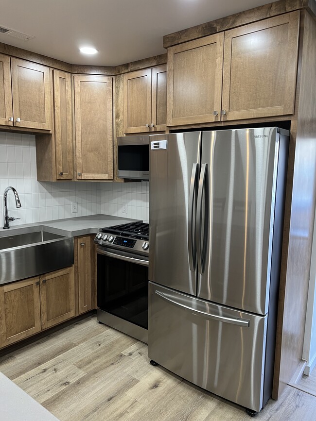 Building Photo - 447 Main St