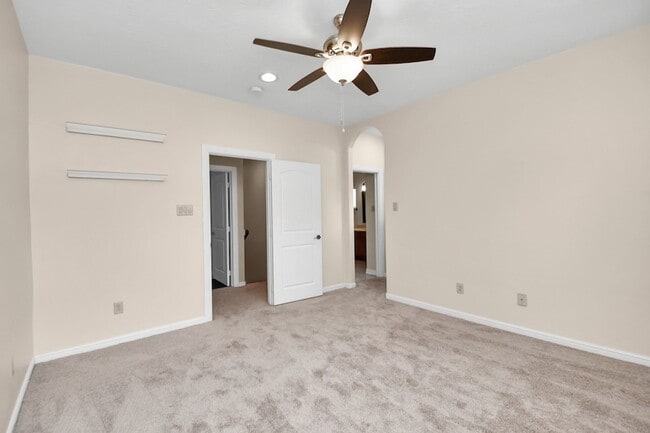 Building Photo - 1611 Lynnview Dr