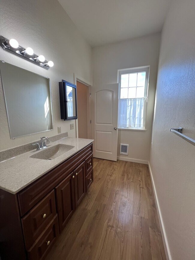 Building Photo - Furnished one Bedroom Apartment on 27 Acre...