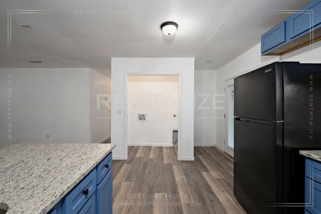 Building Photo - Fully Renovated 3/2 in West Mobile!