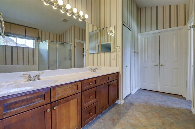 Building Photo - 2 Bedroom plus an office, 2 Bath home in The Cottages at Prescott Lakes!