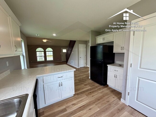 Building Photo - 2717 Mayflower Dr