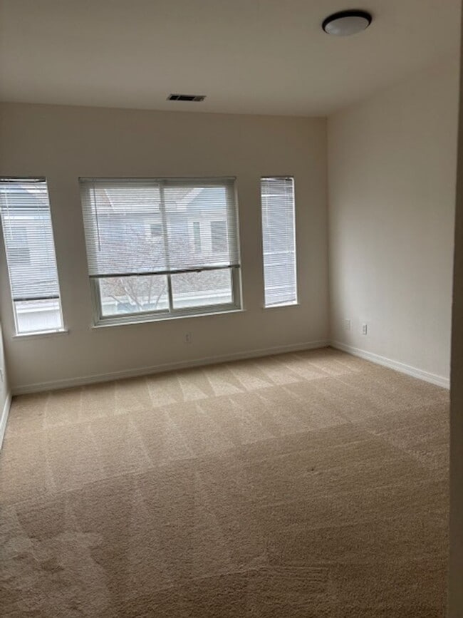 Building Photo - Convenient Location Walk to Downtown Pleasanton