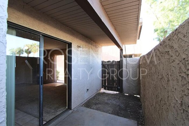 Building Photo - Beautiful & spacious 2-bedrooms, 1.5-baths...