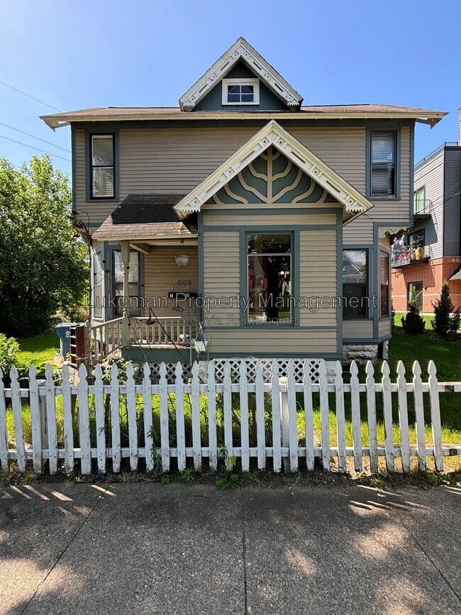 Building Photo - 605 W Kalamazoo Ave