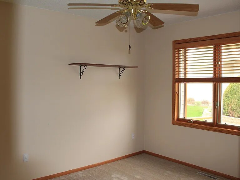 Building Photo - 4333 10 St NW