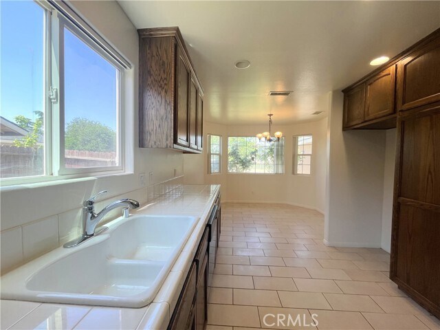 Building Photo - 860 Maple Ave