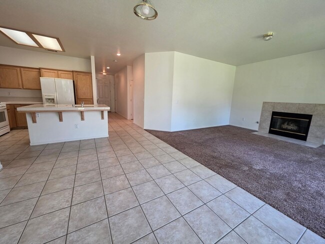 Building Photo - *** Move-In Special $300 OFF 1st Month's R...