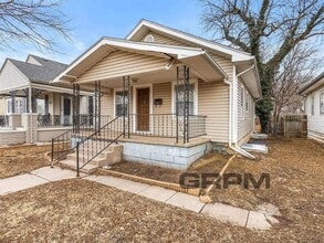 Building Photo - Updated 2 bed 1 bath bungalow