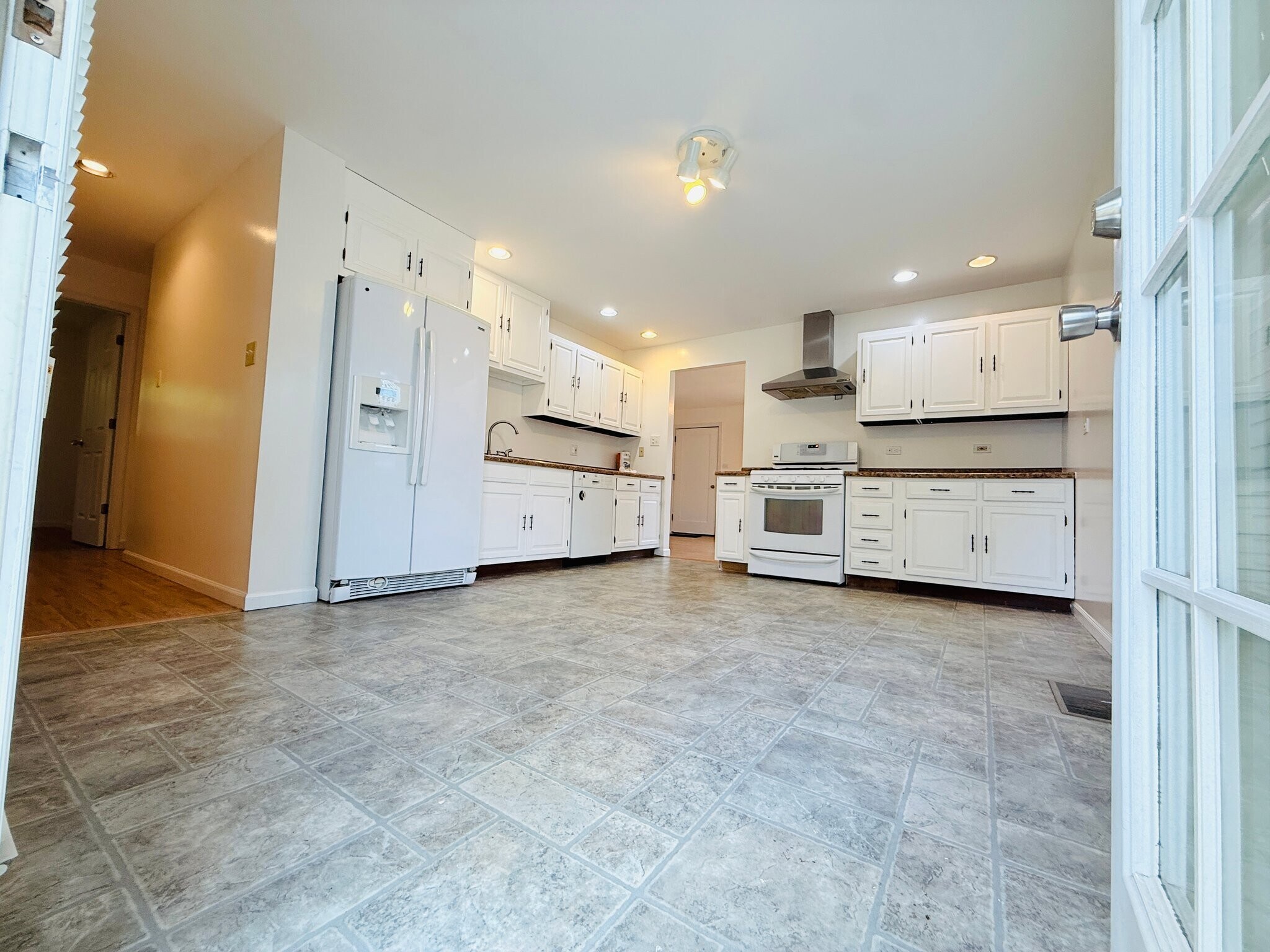 Building Photo - 2904 Stork Ct