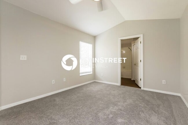 Building Photo - 4 Bedroom Pet-Friendly Home in Ruskin, FL with Main Street Renewal