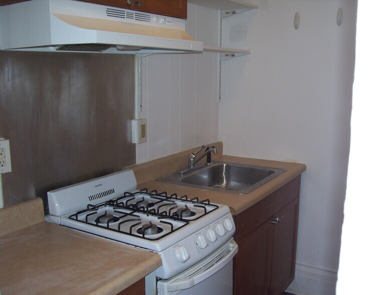 Building Photo - 914 N Salina St