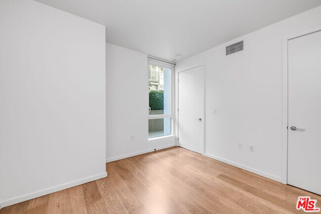 Building Photo - 1705 Ocean Ave