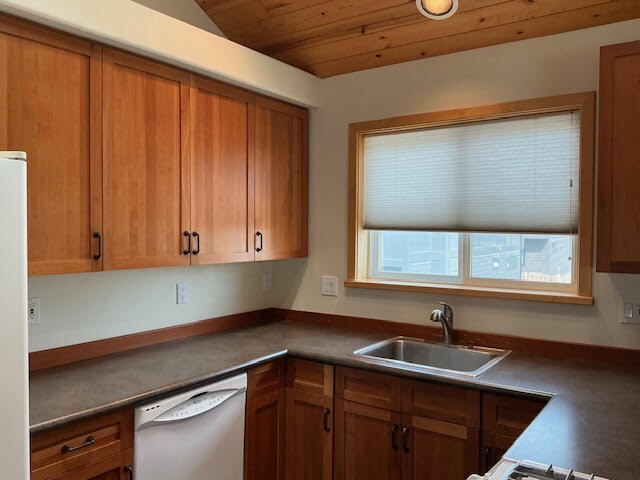 Building Photo - 1 Bed ADU on Shasta Pl — Private Entrance, Steps from Millers Landing